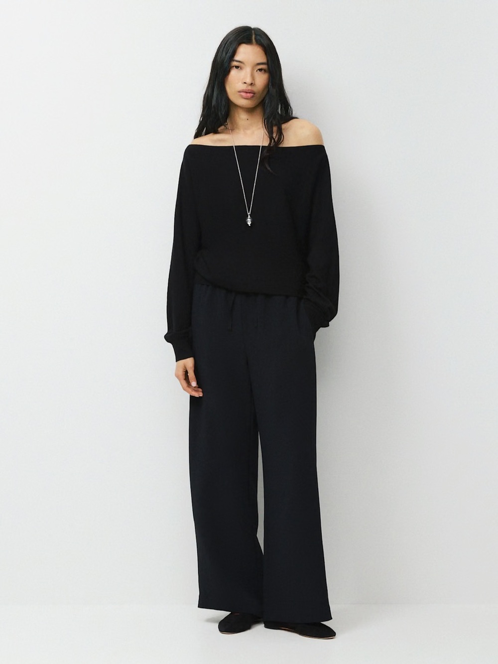 EUC black Aritzia Wilfred Lodge pant (crepette) - size large